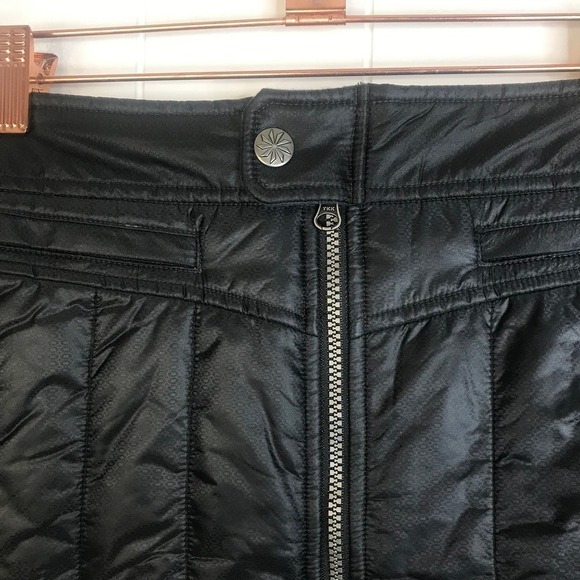Athleta Toasty Buns Black Quilted Insulated Mini Skirt SZ 14 - Picture 3 of 8
